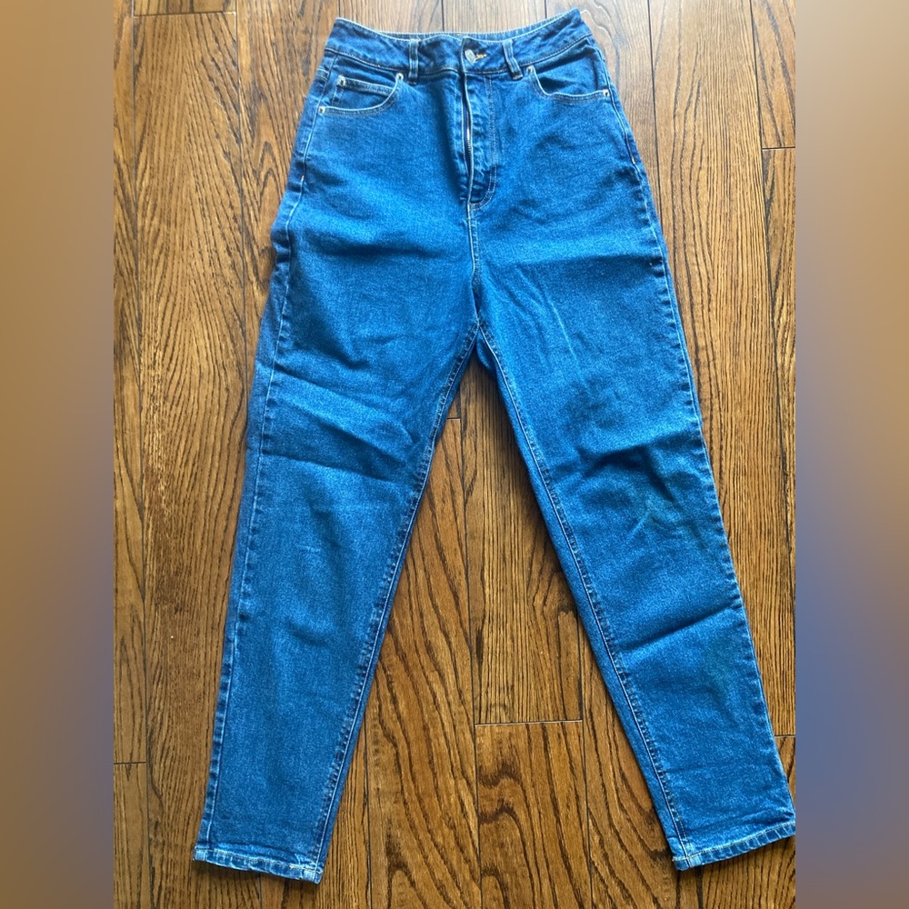 Good ol’ high waisted blue jeans